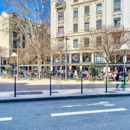 Le Martini - Agreable Au Brotteaux Metro B Apartment